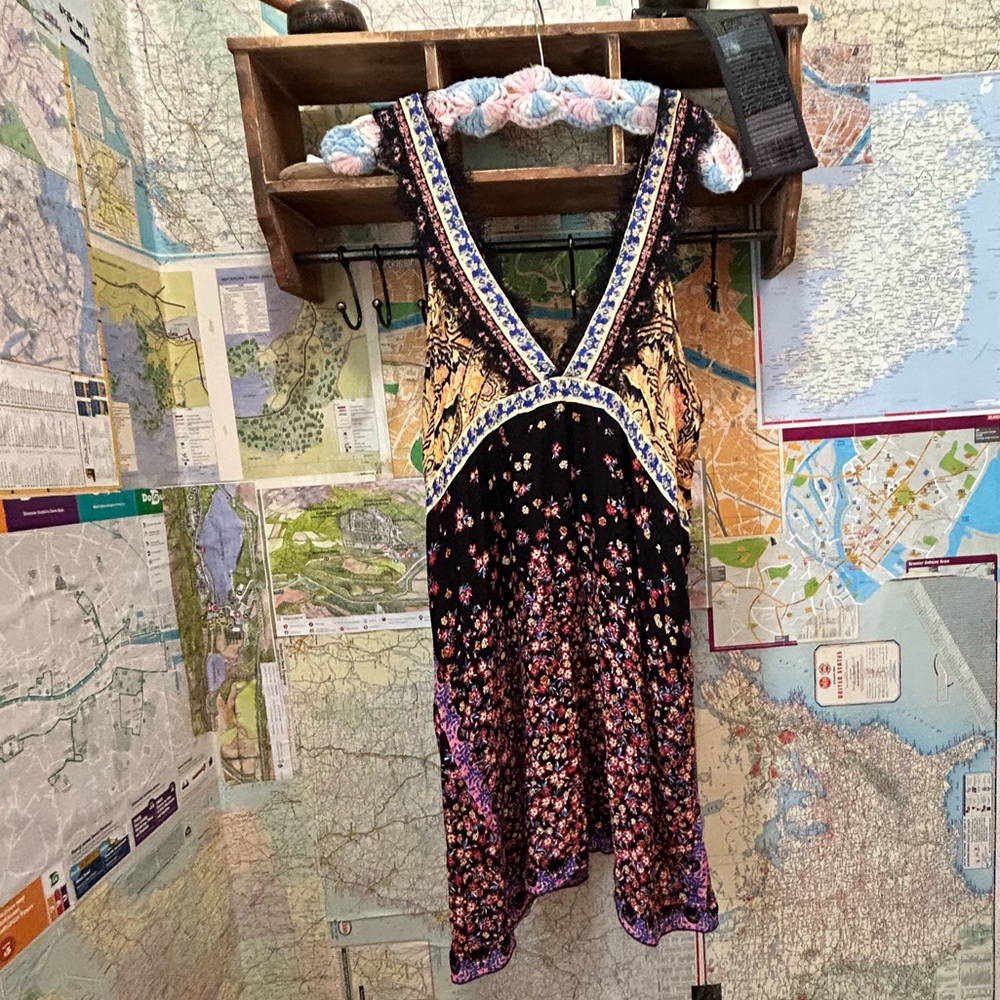 🌸  FP  East Willow Trapeze Slip - Picture 3 of 8